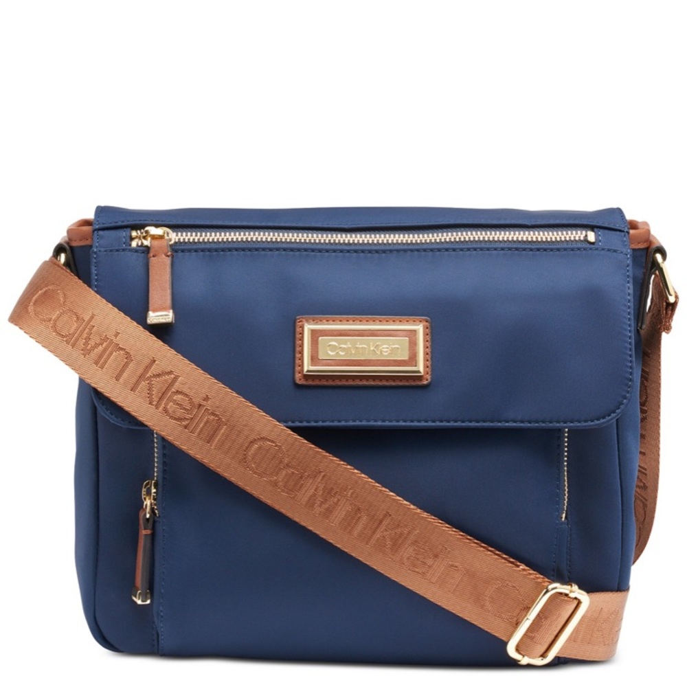 #407 NWT Calvin Klein handbag